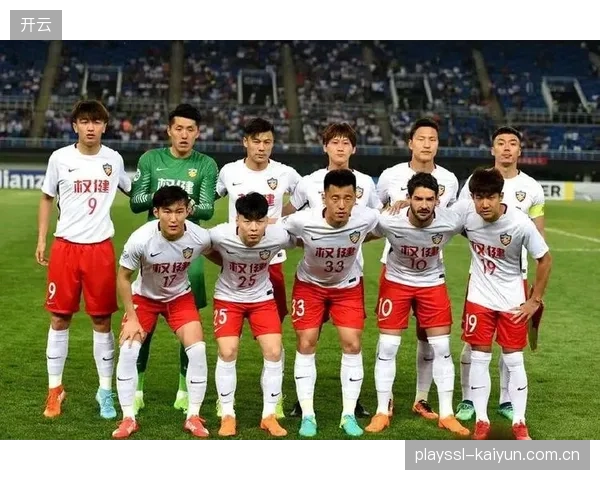 球队需在确保小组出线前提下合理分配体能,为淘汰赛留足储备。 球队需在确保小组出线前提下合理分配体能,为淘汰赛留足储备。